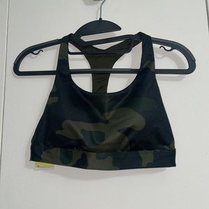NWT Camo Sports Bra size chart: fits; 32a, 32d, 32b, 32dd, 32c, 34a, 34b